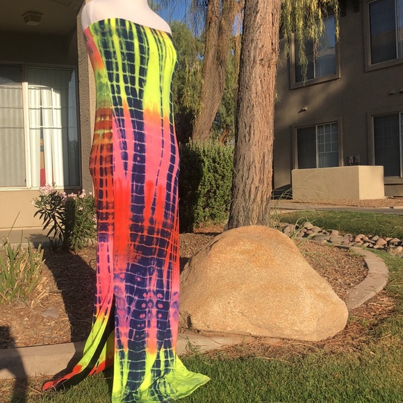 NWT Fashion Nova Colorful Maxi Halter Tie-Dye Dress! Size M but FITS LIKE S!! - Picture 6 of 10